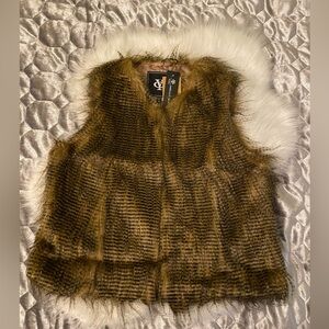 YOKI fur vest